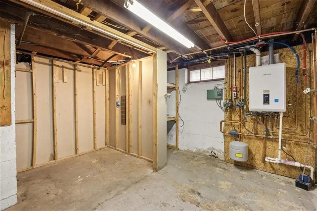 15 Community Road Warwick RI 02889