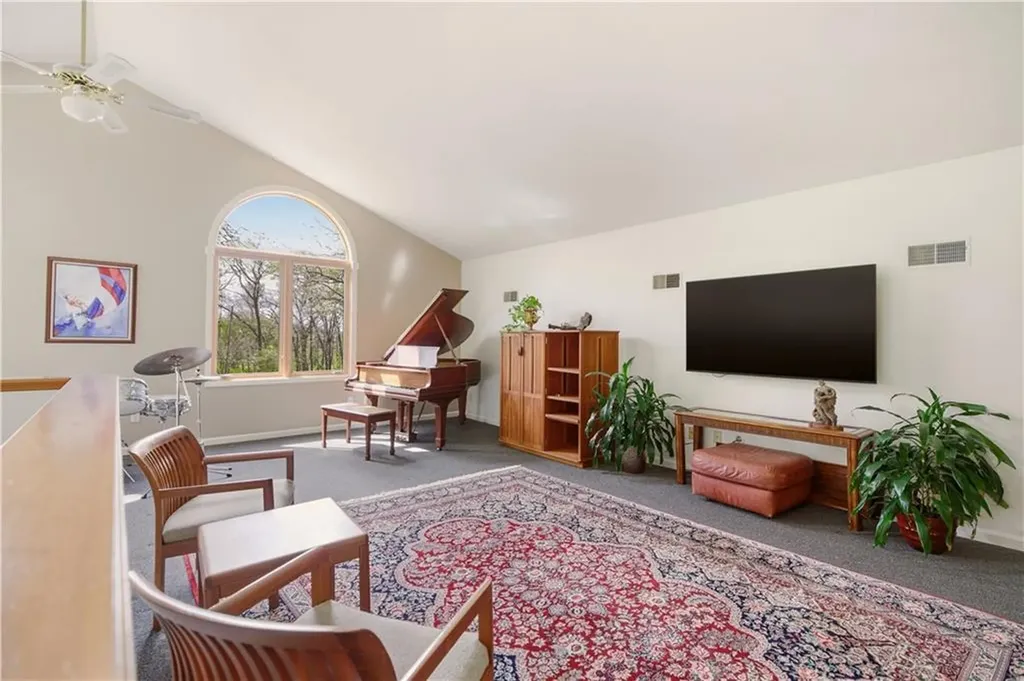 81 Seapowet Avenue Tiverton RI 02878