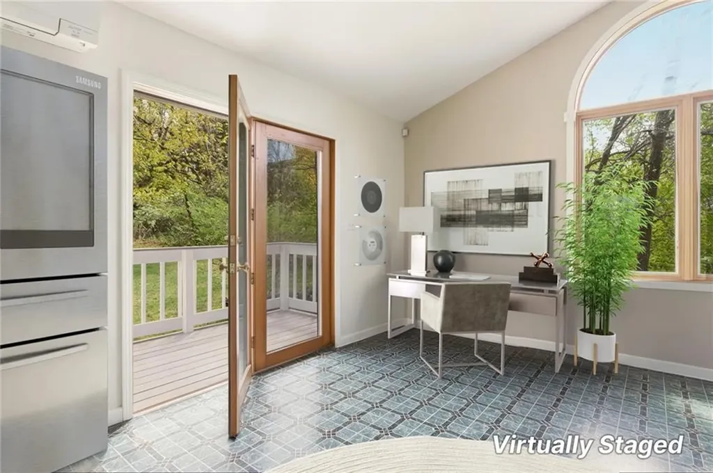 81 Seapowet Avenue Tiverton RI 02878