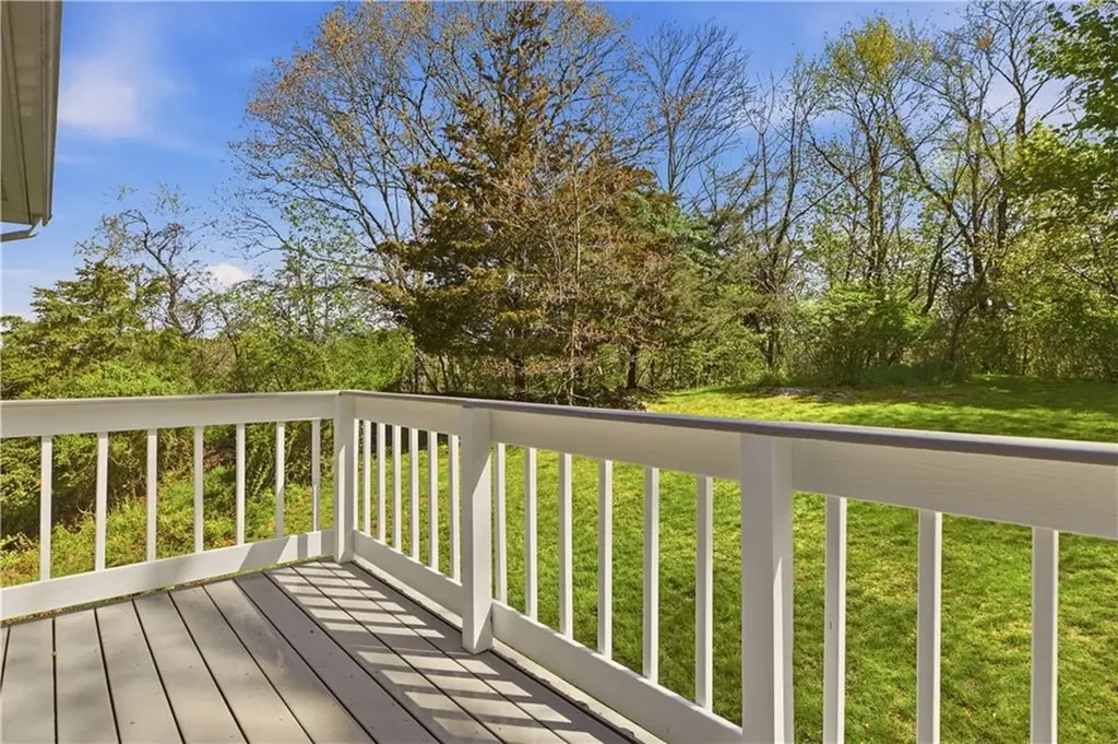 81 Seapowet Avenue Tiverton RI 02878