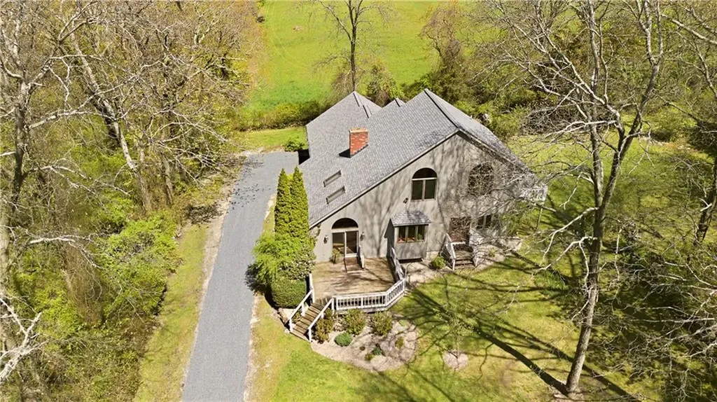 81 Seapowet Avenue Tiverton RI 02878
