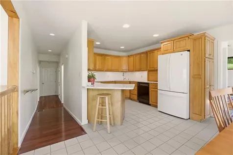 81 Seapowet Avenue Tiverton RI 02878