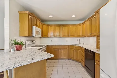 81 Seapowet Avenue Tiverton RI 02878