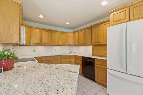 81 Seapowet Avenue Tiverton RI 02878