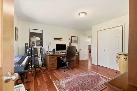 81 Seapowet Avenue Tiverton RI 02878