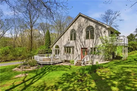 81 Seapowet Avenue Tiverton RI 02878