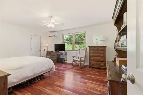 81 Seapowet Avenue Tiverton RI 02878