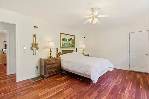 81 Seapowet Avenue Tiverton RI 02878