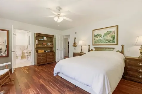 81 Seapowet Avenue Tiverton RI 02878