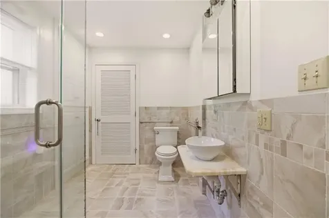 81 Seapowet Avenue Tiverton RI 02878