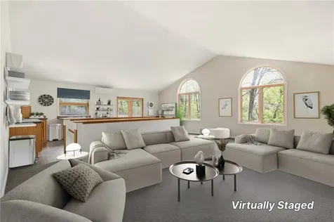 81 Seapowet Avenue Tiverton RI 02878