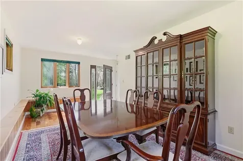 81 Seapowet Avenue Tiverton RI 02878