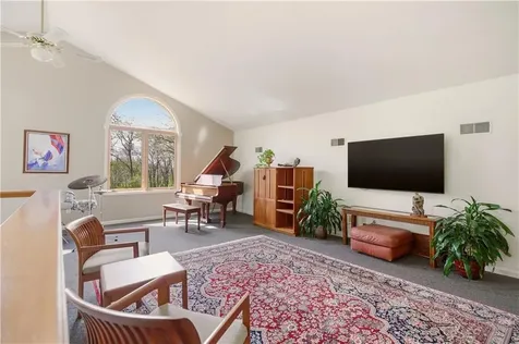 81 Seapowet Avenue Tiverton RI 02878
