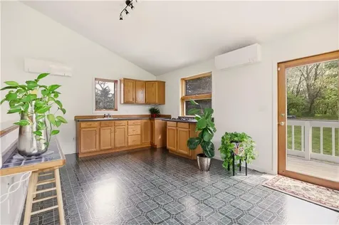 81 Seapowet Avenue Tiverton RI 02878