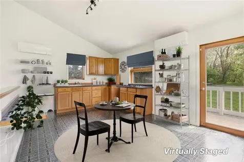 81 Seapowet Avenue Tiverton RI 02878