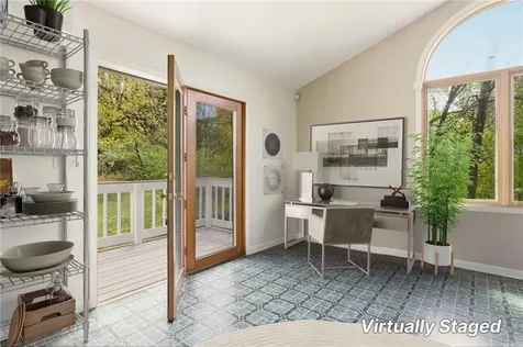 81 Seapowet Avenue Tiverton RI 02878