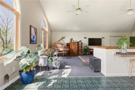 81 Seapowet Avenue Tiverton RI 02878