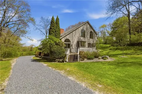 81 Seapowet Avenue Tiverton RI 02878