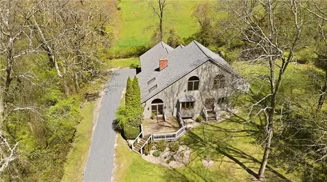 81 Seapowet Avenue Tiverton RI 02878