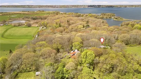 81 Seapowet Avenue Tiverton RI 02878