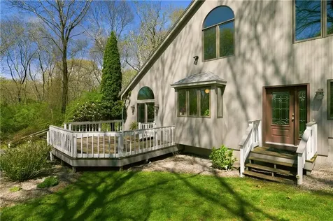 81 Seapowet Avenue Tiverton RI 02878