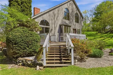 81 Seapowet Avenue Tiverton RI 02878