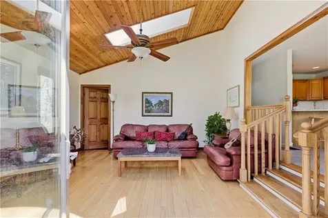 81 Seapowet Avenue Tiverton RI 02878