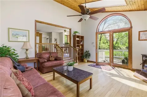 81 Seapowet Avenue Tiverton RI 02878