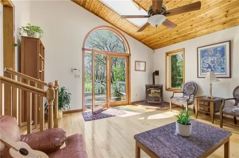 81 Seapowet Avenue Tiverton RI 02878