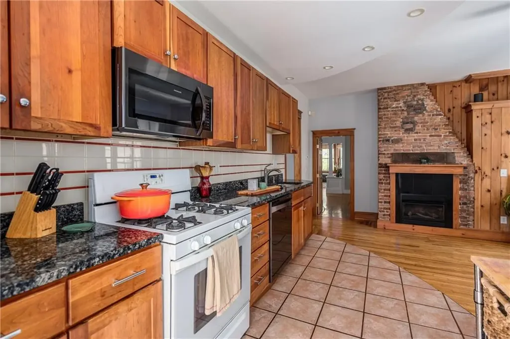 24 Wood Street Providence RI 02909