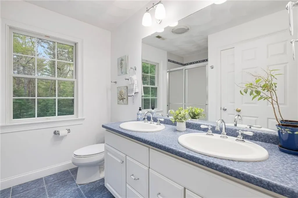 294 Sylvan Court North Kingstown RI 02874