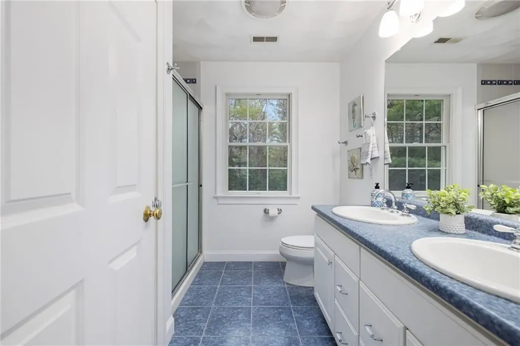 294 Sylvan Court North Kingstown RI 02874
