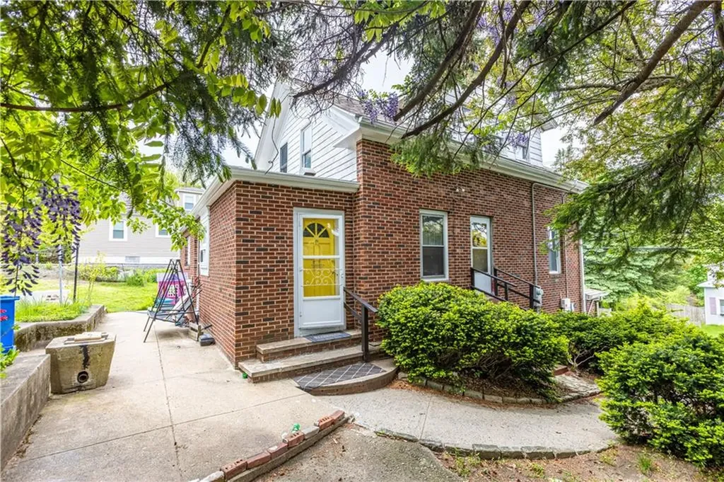 1448 Plainfield Pike Cranston RI 02920