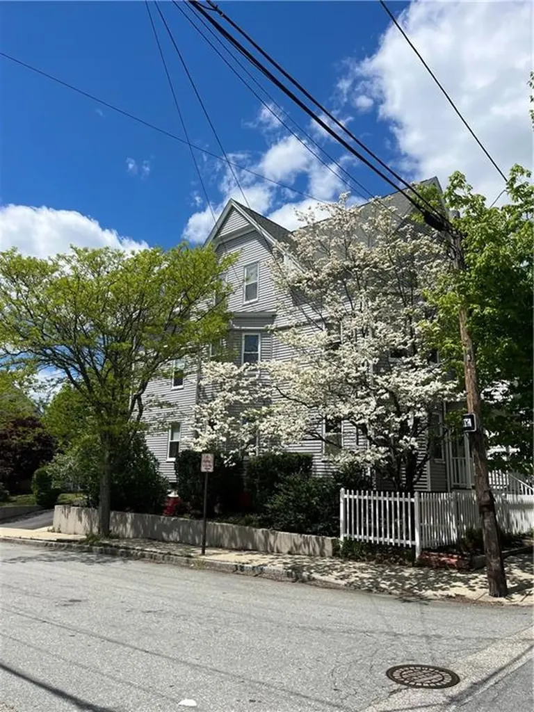 41 Washington Avenue Cranston RI 02920