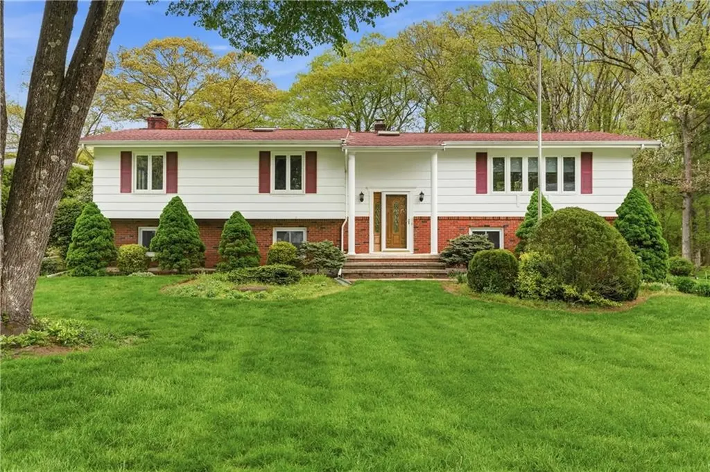 6 Bruce Drive North Smithfield RI 02896