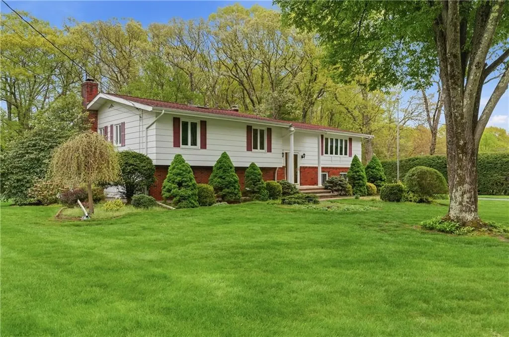 6 Bruce Drive North Smithfield RI 02896