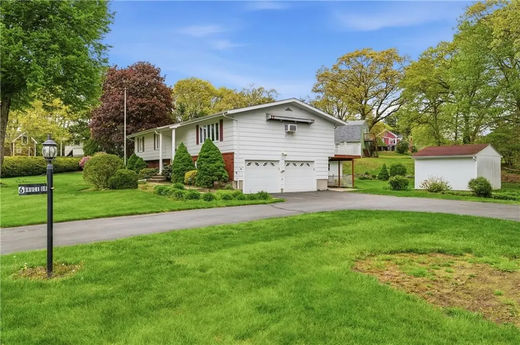 6 Bruce Drive North Smithfield RI 02896
