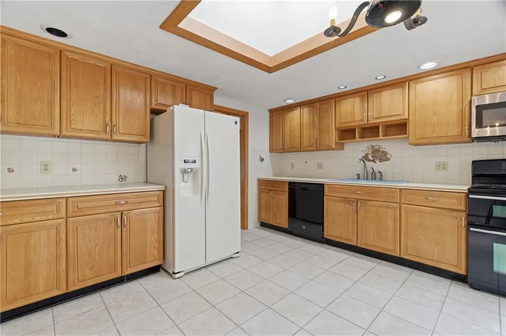 6 Bruce Drive North Smithfield RI 02896