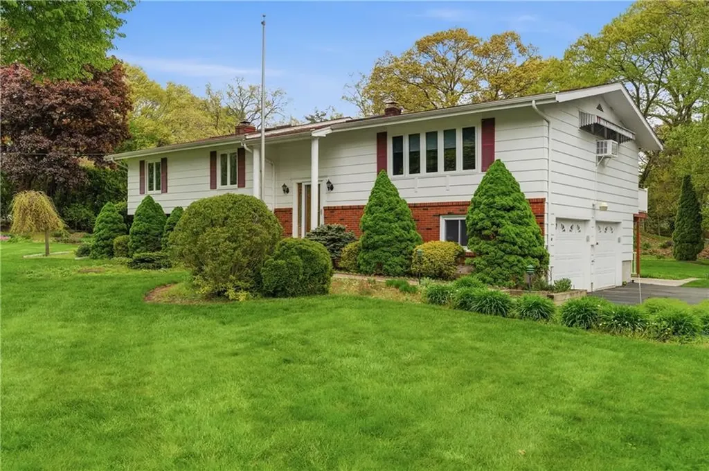 6 Bruce Drive North Smithfield RI 02896