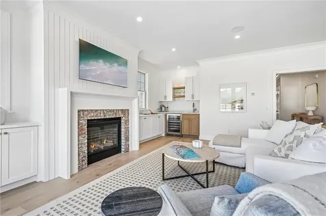 16 Lookout Lane Portsmouth RI 02871