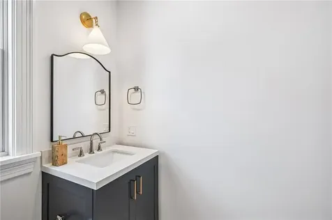 16 Lookout Lane Portsmouth RI 02871