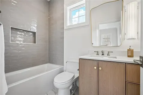 16 Lookout Lane Portsmouth RI 02871