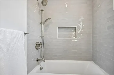 16 Lookout Lane Portsmouth RI 02871