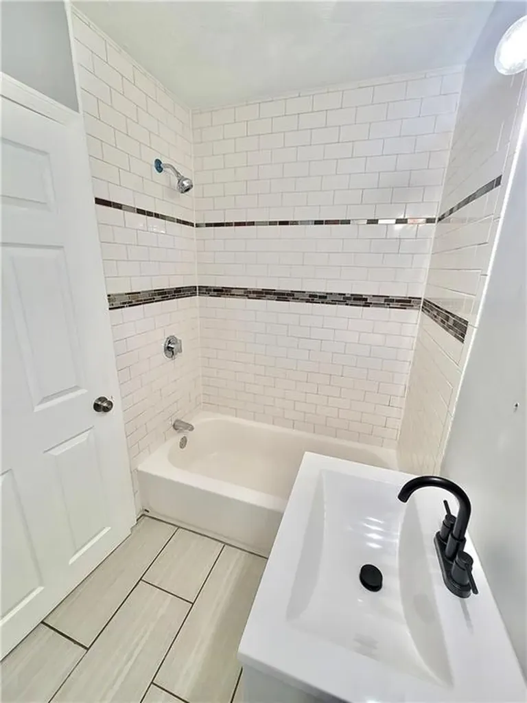 524 Charles Street Providence RI 02904