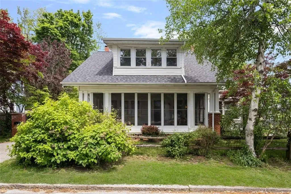 11 Glenwood Avenue Pawtucket RI 02860