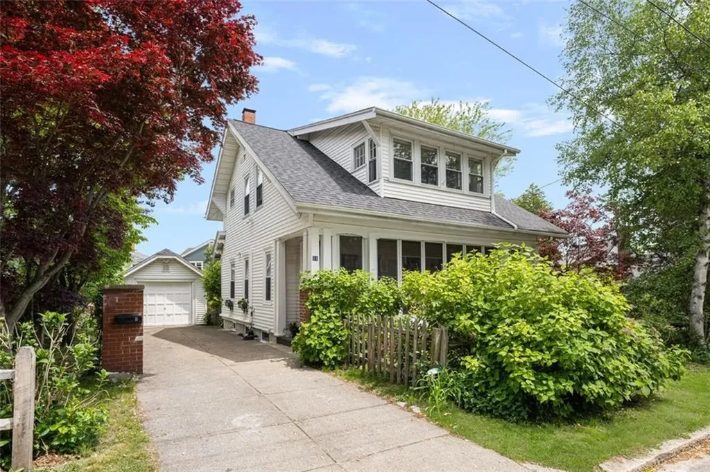 11 Glenwood Avenue Pawtucket RI 02860