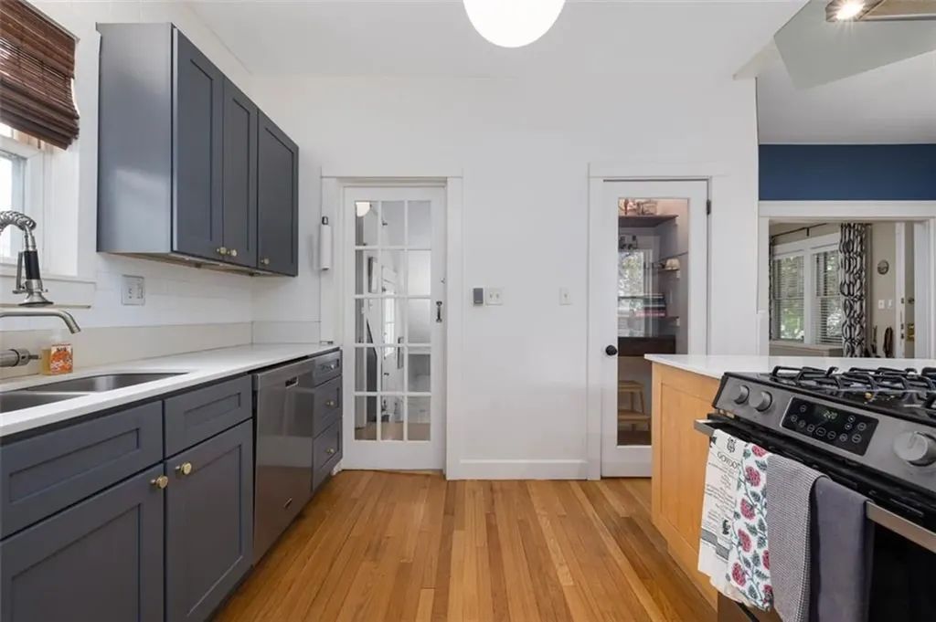11 Glenwood Avenue Pawtucket RI 02860