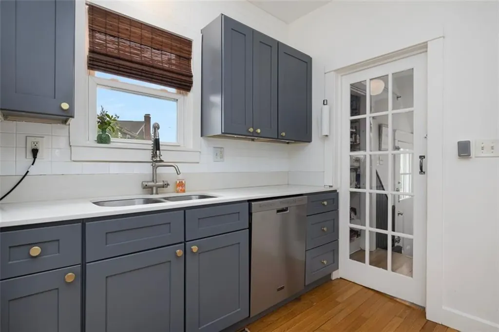 11 Glenwood Avenue Pawtucket RI 02860