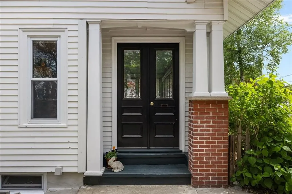 11 Glenwood Avenue Pawtucket RI 02860