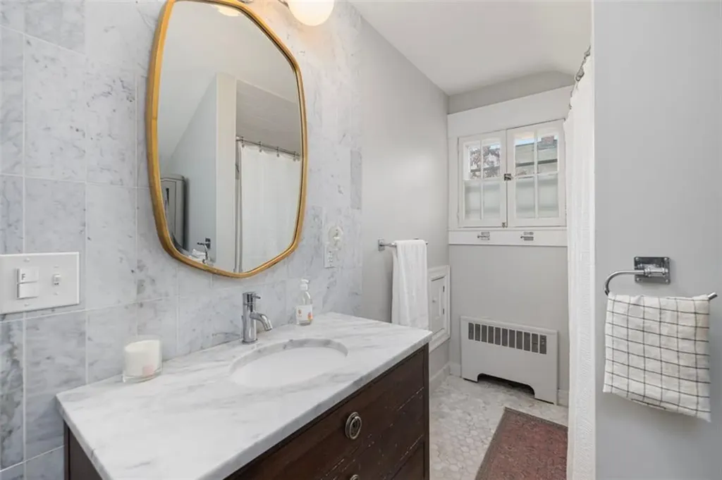 11 Glenwood Avenue Pawtucket RI 02860
